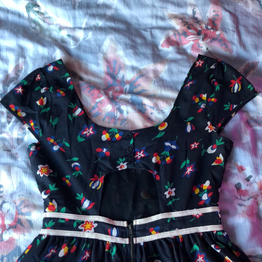 Urban Outfitters sundress - Picture 4 of 5